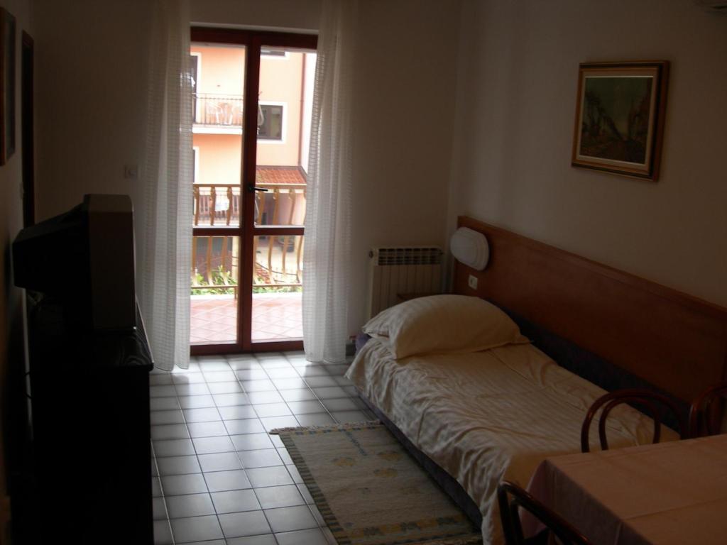 Nadija Apartman *